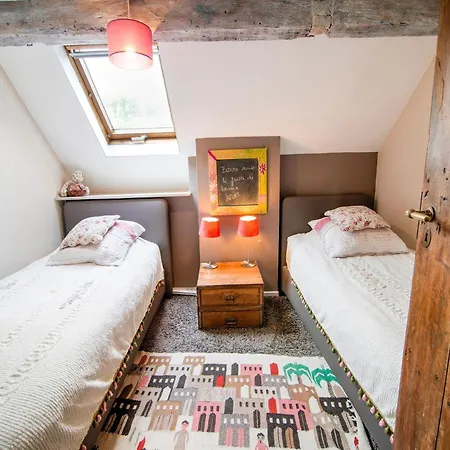 Traditional With Private Terrace 度假居