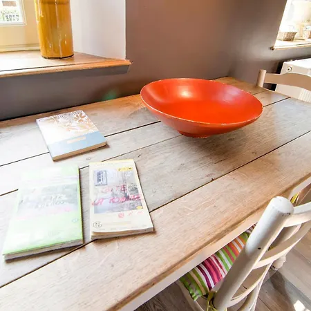 Traditional With Private Terrace 度假居